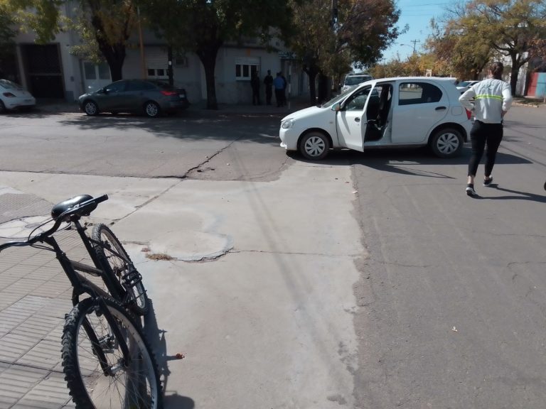 Accidente en calle 7 esquina 18: Un joven de 18 años fue hospitalizado