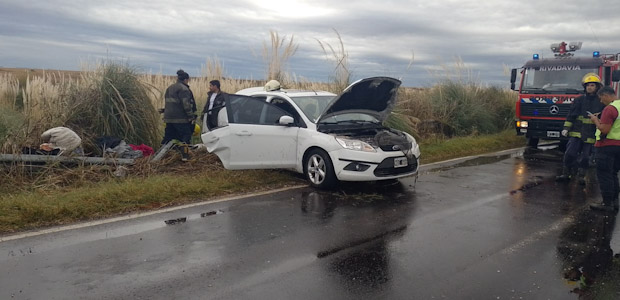 Una familia pampeana se accidentó entre Villegas y América, el guardarrail se metió dentro del auto