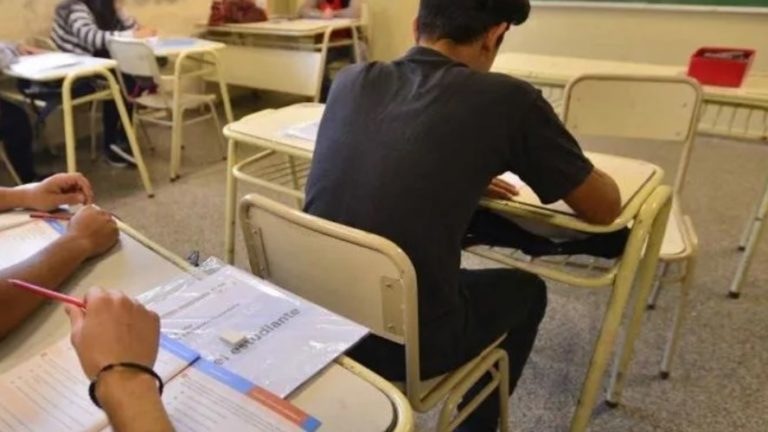 Se profundiza la brecha entre escuelas públicas y privadas: creció la matrícula en la secundaria, pero también la desigualdad