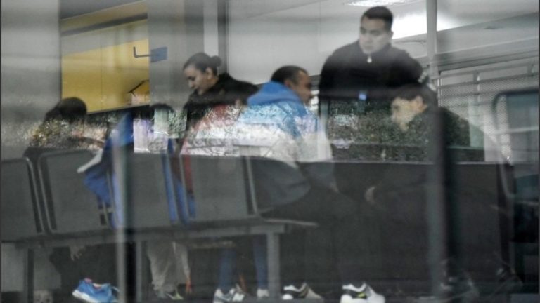 Rosario: un policía en grave estado después de ser atacado con ametralladoras en un operativo de control