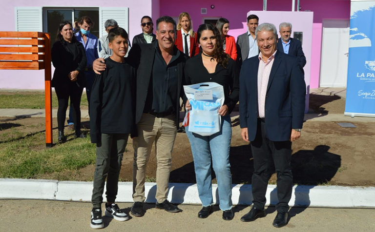 Ocho familias de Uriburu recibieron viviendas del Plan “Mi Casa”