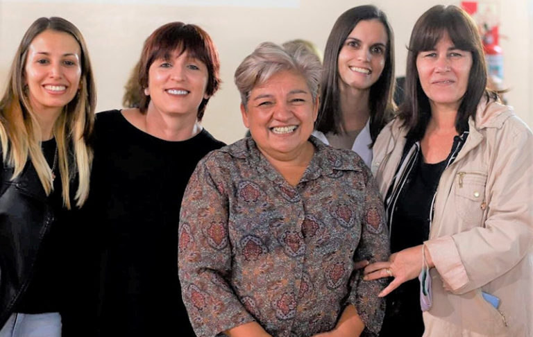 “Homenaje a mujeres trabajadoras”: Destacaron a Verónica Moreno en una escuela de Eduardo Castex