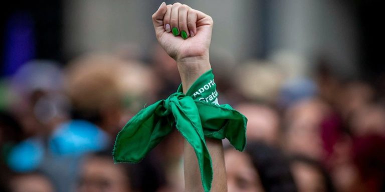 Se postuló en una concesionaria y no la contrataron por ser “pañuelo verde”: “Mañana no comiences”