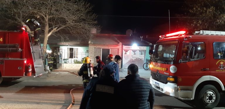 Bomberos acude a un principio de incendio de vivienda en barrio Rucci