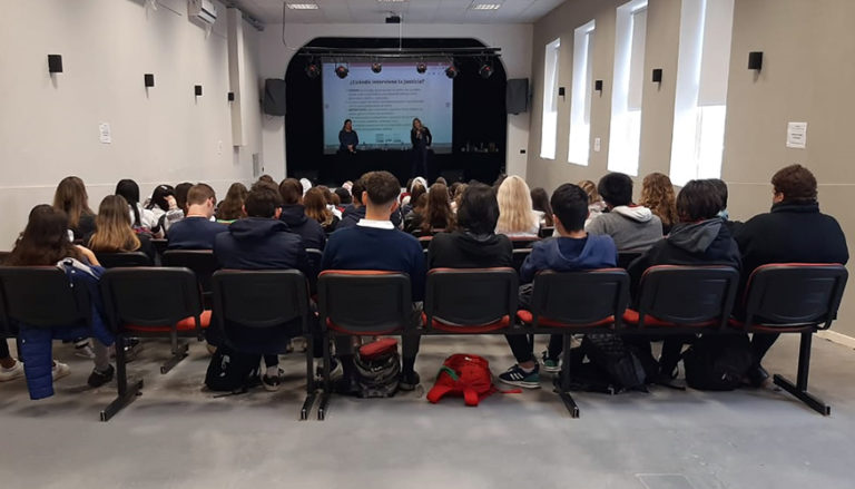 Estudiantes de Doblas participaron de una charla con un temario que incluyó hasta los ciberdelitos