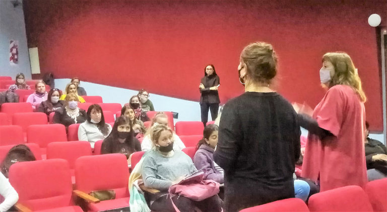 La Municipalidad dio inicio al curso de cuidado de las infancias junto a la Facultad de Humanas