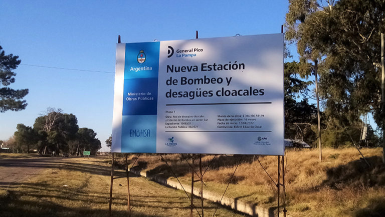 Comenzaron las obras de tendido de red de agua potable y cloacas en el barrio Los Horneros