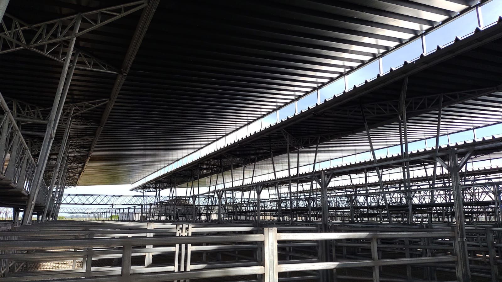 Una empresa instalada en General Pico construyó el techo del Nuevo Mercado Agroganadero de Cañuelas