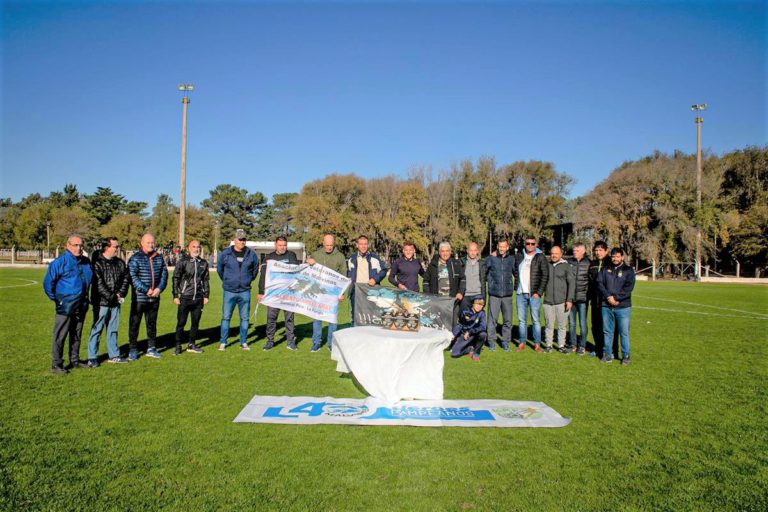 Pico FBC presentó su indumentaria y brindó un emotivo reconocimiento a los Veteranos de Malvinas