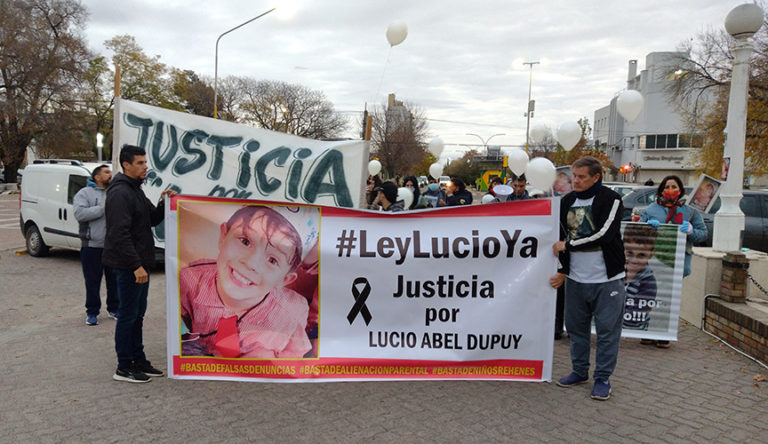 A seis meses del crimen, la familia Dupuy encabezó emotiva marcha para exigir Justicia y volver a pedir que se apruebe la “Ley Lucio”