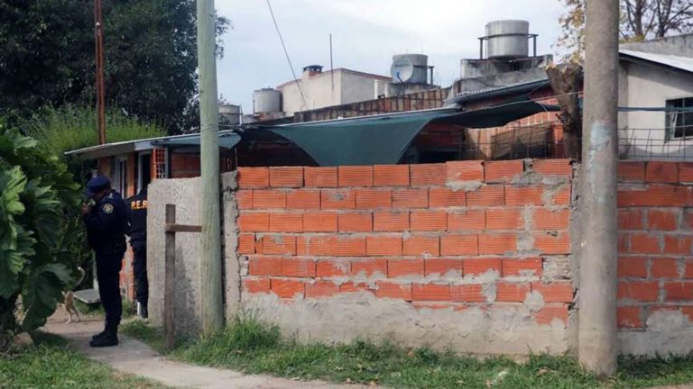 Golpes, quemaduras y sarna: un nene de 2 años llegó muerto al hospital de Gualeguaychú y sospechan de los padres