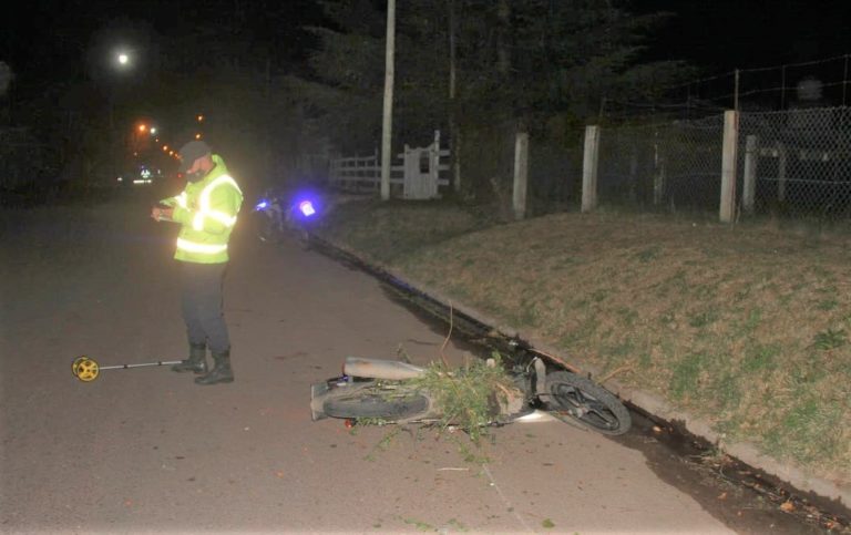 Grave accidente en calle 13: El joven de 21 años pasó a terapia intensiva, mientras que la chica de 18 recibió el alta