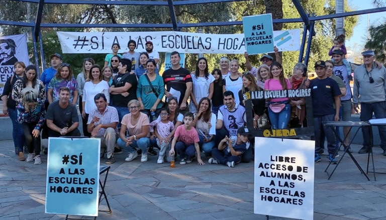 Distintas organizaciones se manifestaron en la plaza San Martín para pedir por las Escuelas Hogares: “Queremos proyectar un modelo de escuela nuevo”