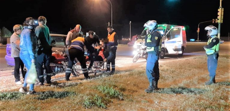 Esperaba en su Dax en el semáforo de calle 44 y Circunvalación, lo ‘rozó’ otra moto que iba en contramano y le provocó una herida profunda en la pierna
