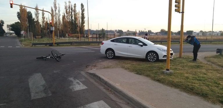 Un auto chocó con una nena de 10 años en bicicleta y fue hospitalizada