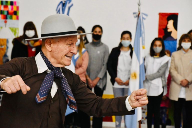 Con discurso, danzas folclóricas y chocolate, General Pico recordó la Revolución de Mayo