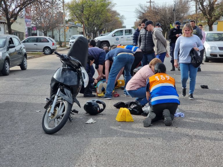Tres personas hospitalizadas tras chocar dos motos en calle 115 y 6