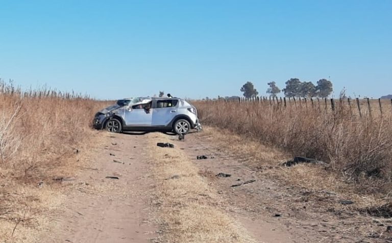 NUEVA TRAGEDIA ENLUTA A LA PAMPA: Una docente de 44 años murió tras volcar en un camino vecinal en dirección a Falucho