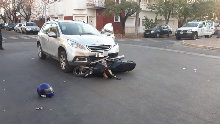Fuerte choque en Avenida y calle 15: Una adolescente de 16 años fue hospitalizada
