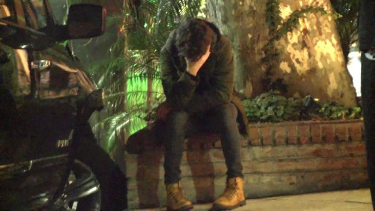 Un joven de 18 años provocó un choque múltiple en Palermo, se fugó y los padres lo entregaron a la Policía