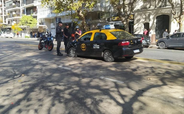 “¿Qué pasó? Contame qué pasó, te juro que no vi a nadie, me desvanecí”: la reacción del taxista tras atropellar a las estudiantes francesas en Buenos Aires