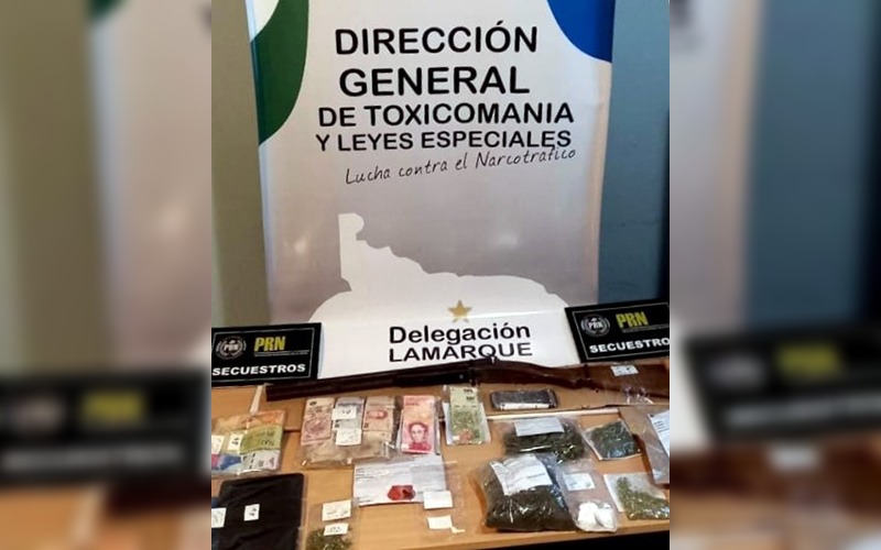Siete allanamientos en Río Negro y uno en La Pampa: La Policía identificó a cinco delincuentes y secuestró cocaína, marihuana, dinero y una escopeta
