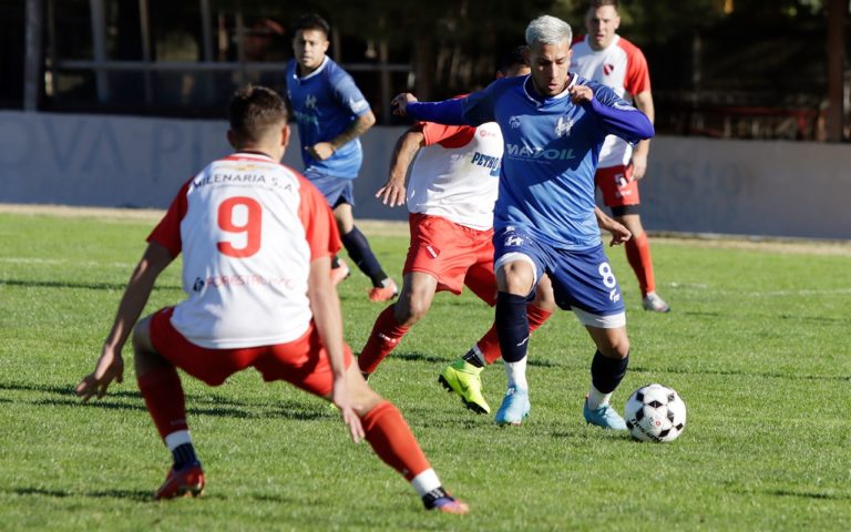 Alvear FBC le ganó al “Rojo” piquense y quedó como único puntero