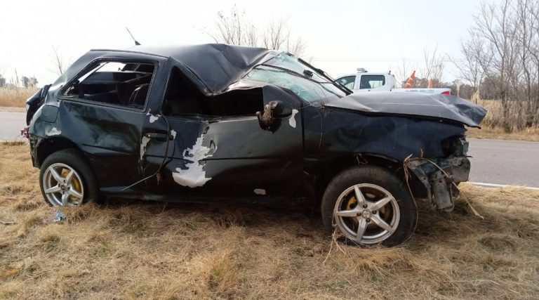 Se accidentó en Ruta 9 cerca de Parera y quedó atrapado en su auto: El hombre se fracturó la columna y fue trasladado a General Pico