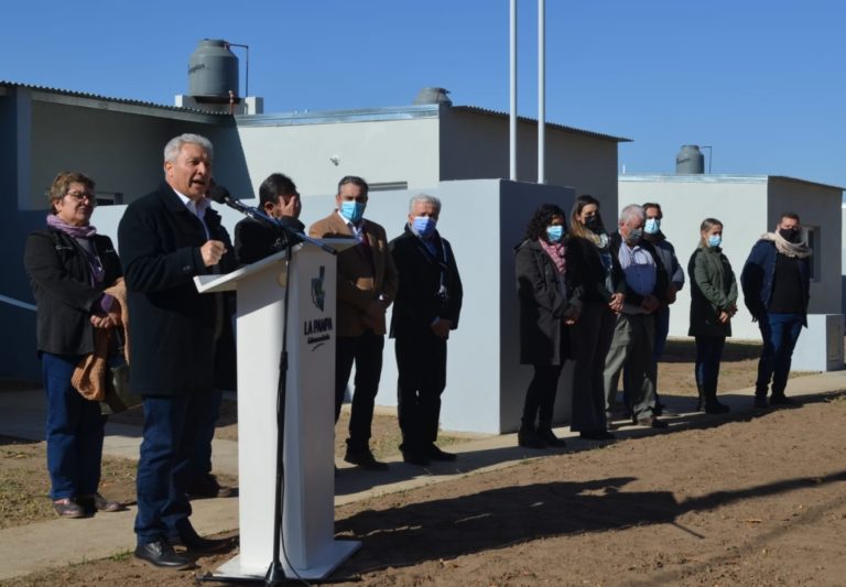 Seis familias de Embajador Martini recibieron su vivienda del Plan “Mi Casa”
