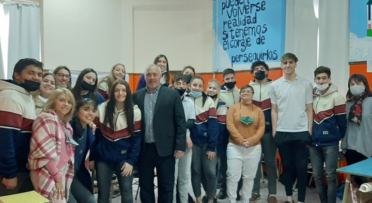 Funcionarios de General Pico dictaron una charla en el instituto “25 de Mayo” de Trenel