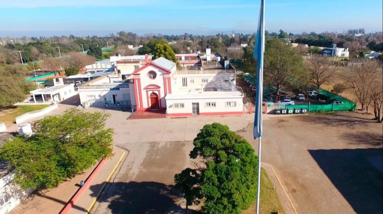 Tiene 10 años, se cayó en la escuela en Córdoba y se atragantó con un chupetín: su estado es crítico