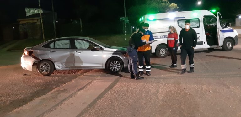 Chocan auto y camioneta: El SEM asistió una mujer