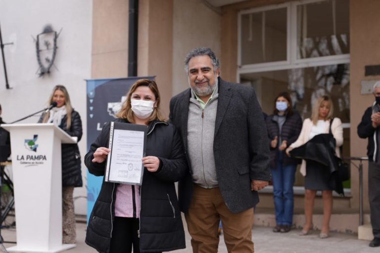 Caleufú: ponen oficialmente en función a dos profesionales de enfermería