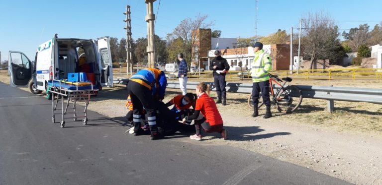 Una ciclista que circulaba por Avenida Circunvalación fue hospitalizada