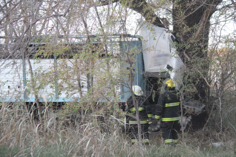 Fatal accidente a 2 kilómetros de General Pico: murió el conductor de un camión