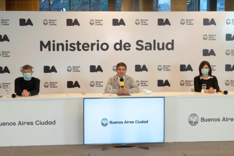 Deja de ser obligatorio, pero sigue siendo recomendado, el tapaboca en lugares cerrados en la Ciudad de Buenos Aires