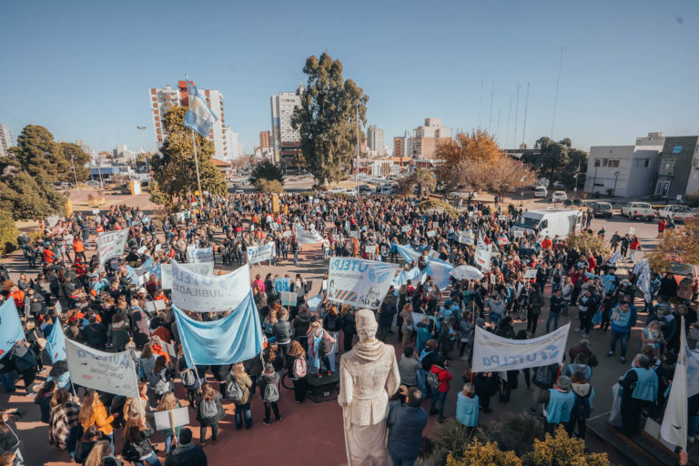 Pleno acatamiento al paro y masiva movilización de la UTELPa