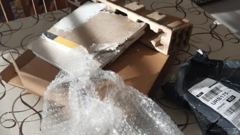 Neuquén: compró una computadora por Mercado Libre y le enviaron un pedazo de mampostería