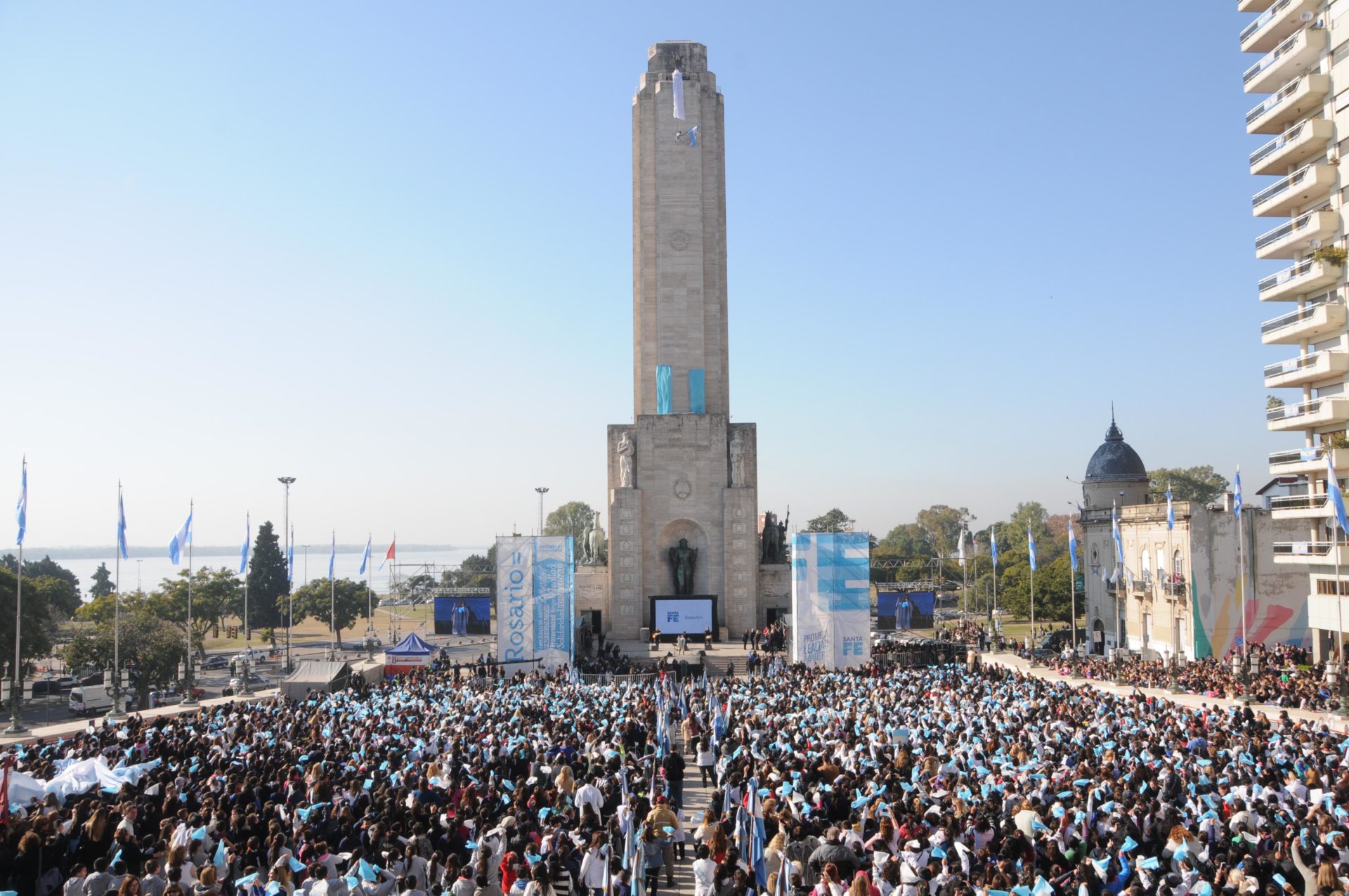 No pudo estar en la Promesa de Lealtad a la Bandera de su sobrina piquense y desde el extranjero le dedicó una emotiva carta