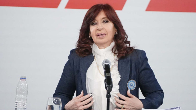 Cristina Kirchner: “Este proceso ultrainflacionario es producto del endeudamiento criminal de los cuatro años del macrismo”