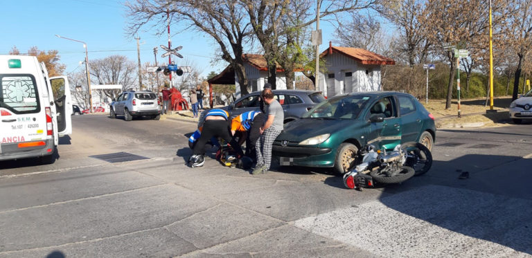 Fuerte choque en calle 19 y 2: Dos personas fueron trasladadas al Hospital