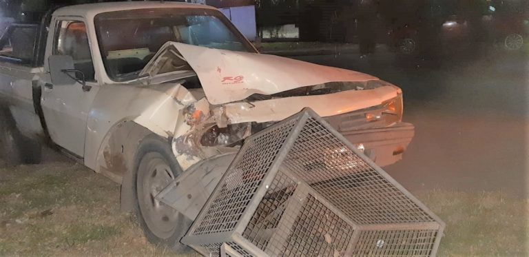 Estacionaron en su domicilio y fueron impactados por una camioneta: No hubo heridos, pero la Policía intervino tras un altercado posterior