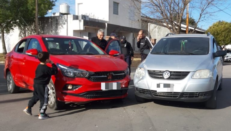 Choque sin heridos en calle 37 y 2: Solo hubo daños materiales