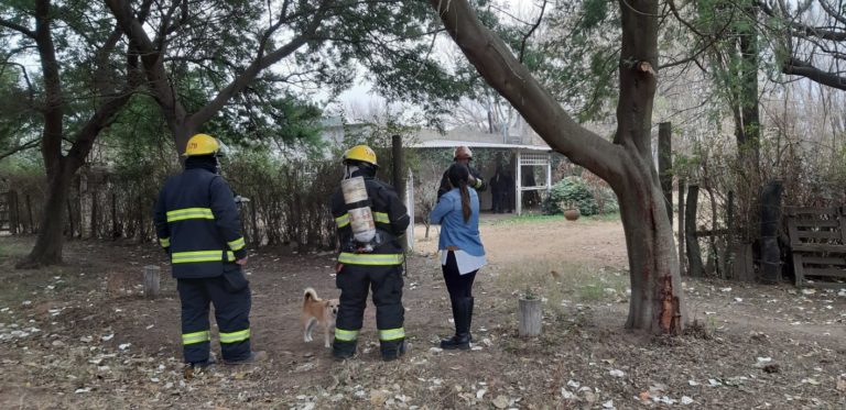 Bomberos acudió al principio de incendio en una vivienda