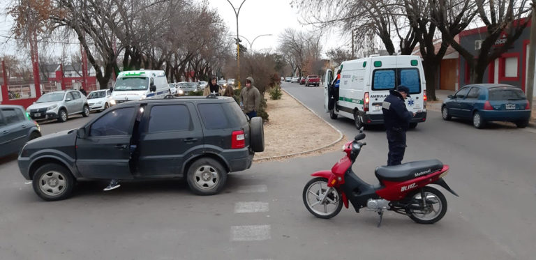 Dobló en Avenida y calle 101 y fue impactada por una moto: El SEM trasladó a una mujer hacia el Hospital