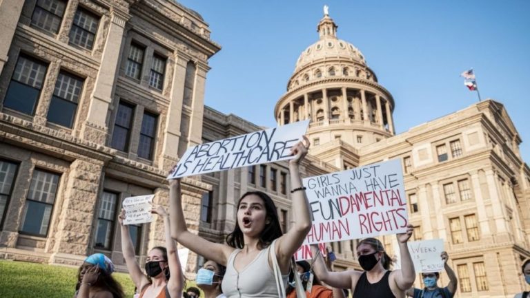 Aborto en Estados Unidos: La Corte Suprema deroga “Roe vs. Wade” y elimina el derecho constitucional a la interrupción del embarazo en todo el país
