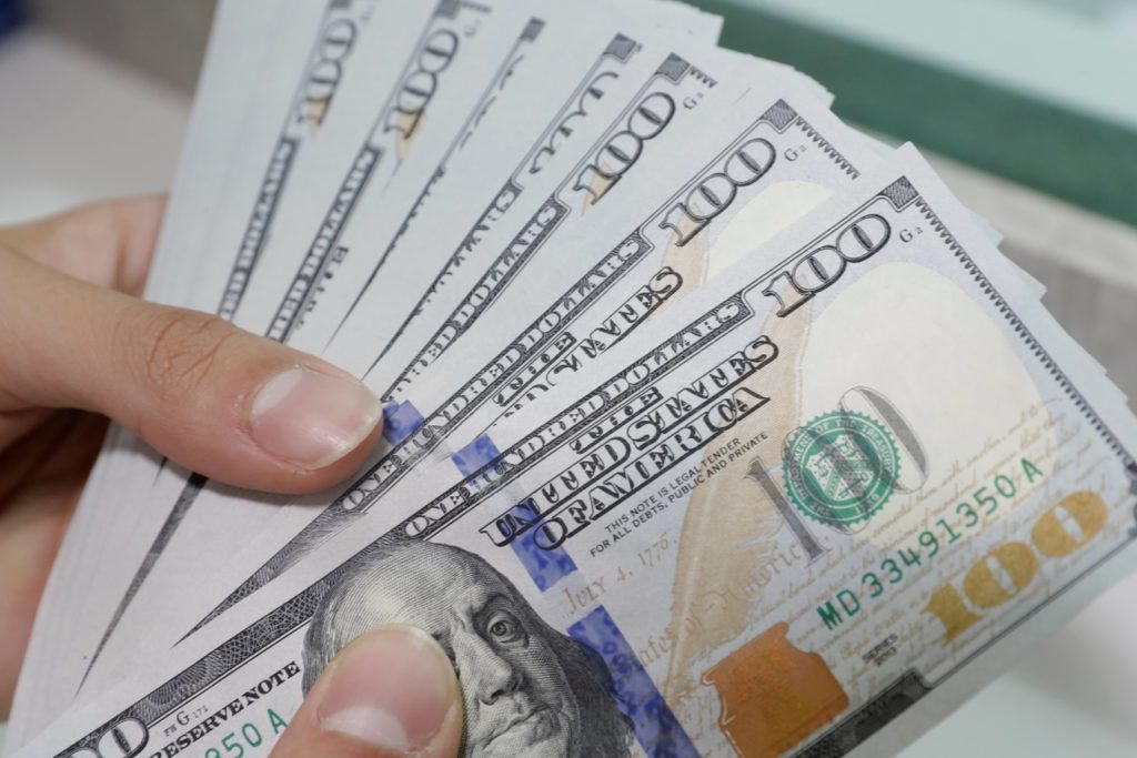 Fuerte salto del dólar blue: sube 60 pesos y alcanza un nuevo récord de $ 1.240