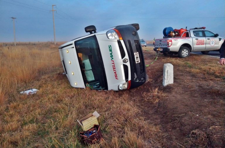 Volcó una trafic con alumnos y docentes que viajaban a Santa Rosa