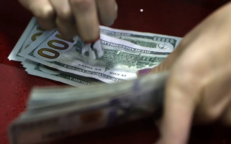 Chile: le depositaron 200 mil dólares por error, renunció al trabajo y nadie lo puede encontrar￼