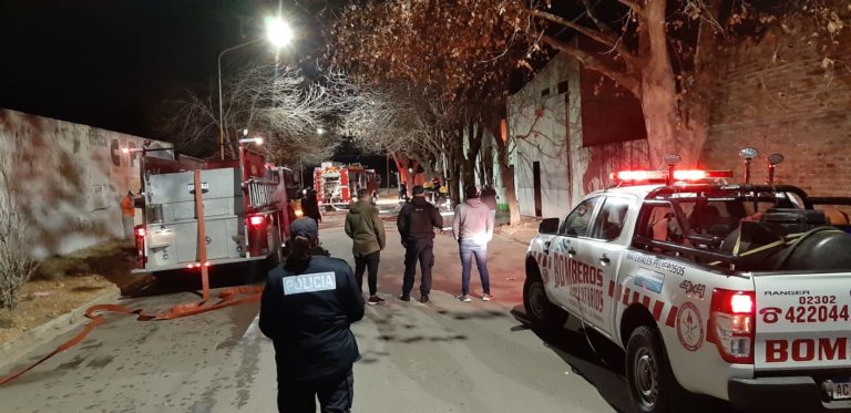 Trágico incendio en barrio San Etelvino: “hay personas fallecidas”, dijo el fiscal Juan Pellegrino